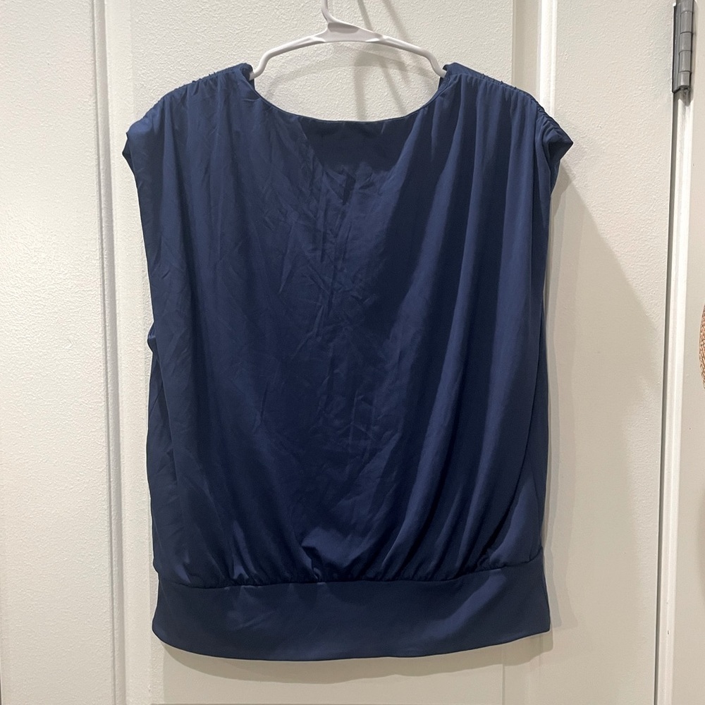 NEW…StitchFix Violets & Roses V Neck Sleeveless Blouse - Picture 3 of 4